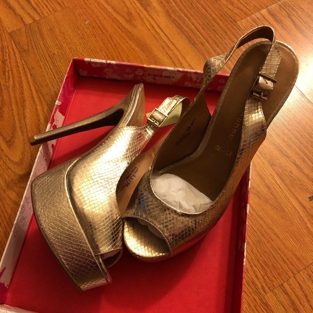 Shoes - Picture 5 of 8